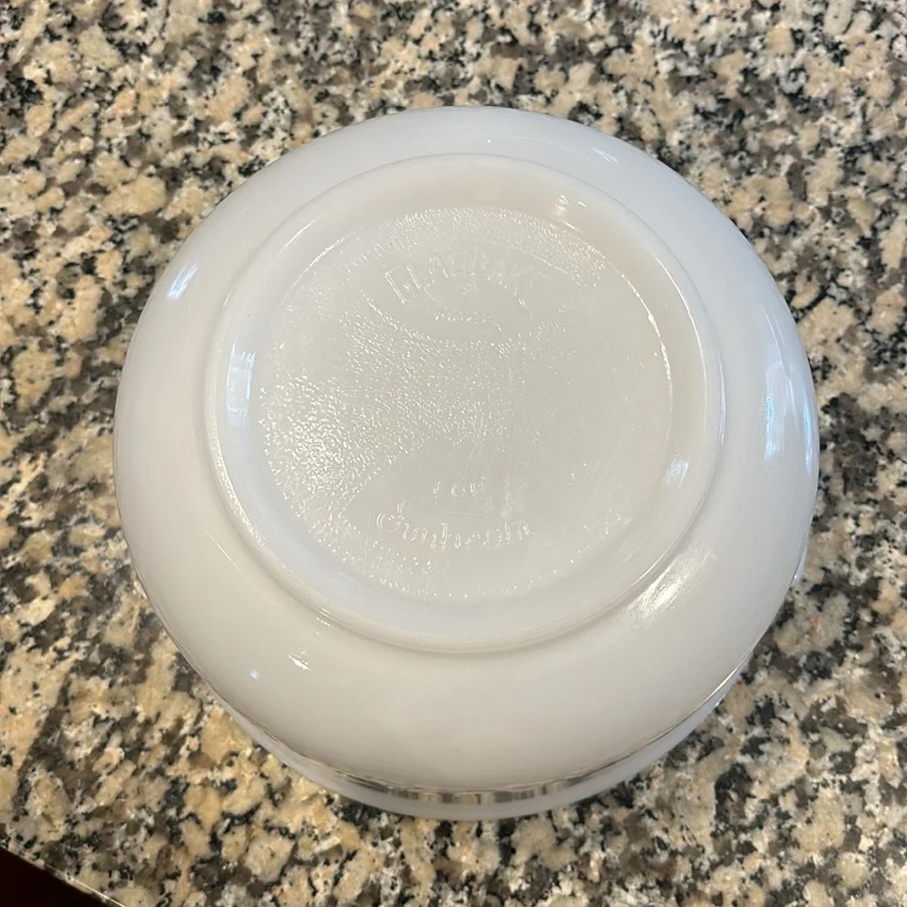 Vtg GlassBake 9 Made for Sunbeam White Glass Mixing Bowl 9” x 4 1/2” pour spout